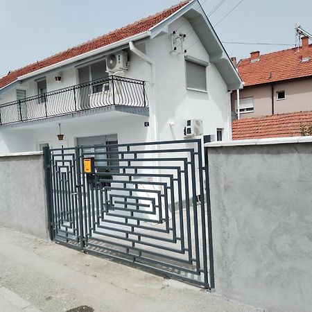 דירות לסקובץ Gostinska Kuca מראה חיצוני תמונה